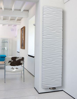 Wysoka wydajność grzejnika Vertiga jest zasługą dwóch elementów: technologii małej pojemności wodnej (Low-H2O) oraz systemu dynamicznego doładowania (Dynamic Boost Effect – DBE)