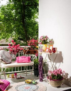 Istotnym wyposażeniem balkonu, które decyduje zarówno o jego funkcjonalności, jak i estetyce, są meble balkonowe