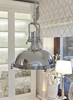 Lampa Trinity w kolorze chrom Fot. Green Canoe