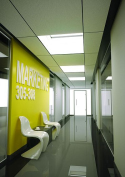 Okna do dachów płaskich to rozwiązanie stosunkowo nowe, lecz coraz częściej spotykane w polskich domach