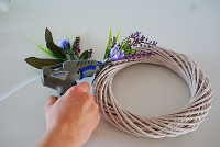 Zacznij od wykonania gniazdka z gałązek wierzby