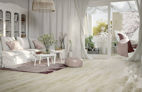 Bardzo ostatnio modne, bielone drewno doskonale zastąpią płytki o skandynawskim charakterze Nordic Oak White