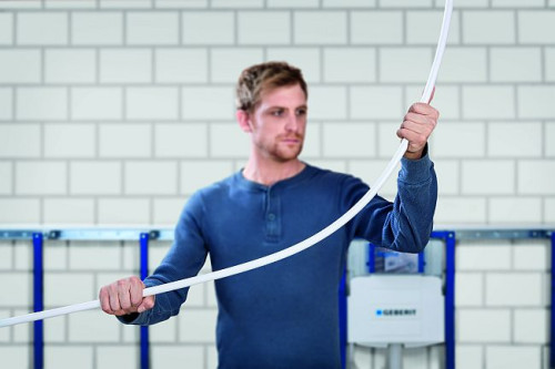 Poza rurami wielowarstwowymi system Geberit Volex oferuje również białe rury jednowarstwowe wykonane z PE-RT. Dzięki elastyczności i barierze tlenowej można je stosować w systemach ogrzewania podłogowego