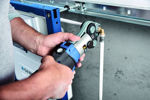 Mocowania systemu Geberit Volex można montować z użyciem większości narzędzi zaciskowych