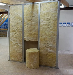 Mata Uni-Sonic zaprojektowana została z myślą o szybkiej izolacji ścian działowych o typowym rozstawie profili słupkowych 600 mm