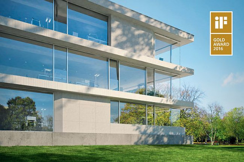 Fasada Schüco FWS 60 CV pozwala na tworzenie bardzo subtelnych podziałów pól stałych i otwieranych Fot. Schüco