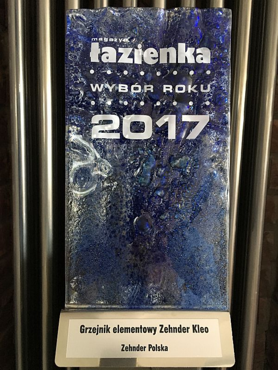 Zehnder Kleo z tytułem "Wybór Roku 2017" magazynu "Łazienka" w kategorii grzejników łazienkowych