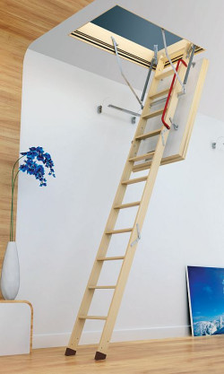 Schody strychowe umożliwiają łatwe i bezpieczne wyjście na poddasze nieużytkowe bez konieczności wykonywania kosztownych i zajmujących dużo miejsca schodów stacjonarnych