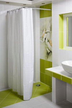 Drążek kątowy używany jest do podwieszania zasłon łazienkowych nad wannami i brodzikami prostokątnymi, gdy chcemy uzyskać zasłonięte dwie ścianki