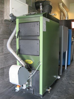 Kocioł firmy SAS z palnikiem na pellet
