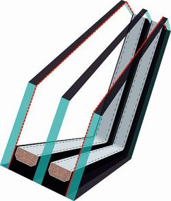 Bardzo ważną kwestią jest konstrukcja okna, różnego rodzaju systemy bezpieczeństwa i termoizolacji, rodzaj zastosowanego pakietu szybowego czy dodatkowe wyposażenie