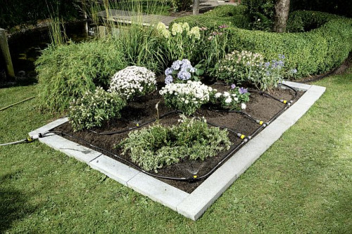 Kärcher Rain System™ umożliwia dostarczanie wody dokładnie tam, gdzie jest potrzebna, a jej ilość można zmieniać w zależności od zapotrzebowania i odpowiednio ustawić dla indywidualnej lokalizacji