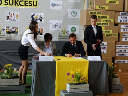 Rynek pracy jest dynamiczny i otwarty dla absolwentów szkół technicznych oraz zawodowych