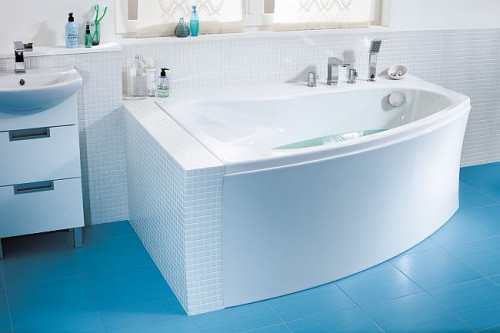 Największą popularnością cieszą się obecnie wanny akrylowe – kosztują stosunkowo niedużo i mają wiele zalet