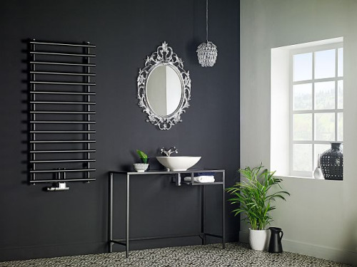 W łazienkę urządzoną w stylu minimalistycznym idealnie wkomponuje się grzejnik Leros