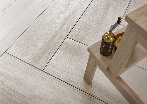 Projektanci doceniają i chętnie eksponują urodę drewna