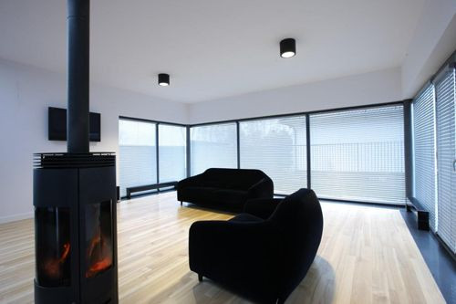 Żaluzje poziome ANWIS, w zdecydowanej większości przypadków, wyposażone zostały w prowadzenie żyłkowe