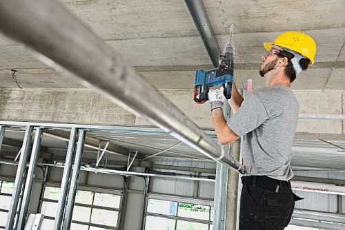 Modele GBH 18V-26 Professional i GBH 18V-26 F Professional to dwa wyjątkowo wydajne narzędzia, które uzupełniają ofertę młotów udarowo-obrotowych Bosch z silnikami EC