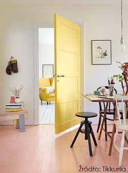 Farba tworzy półpołyskową powłokę, nadającą elegancki efekt wykończenia