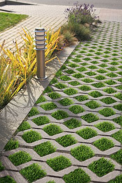 Niepodważalną zaletą płyt ażurowych jest to, że łączą one w sobie walory estetyczne i użytkowe