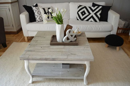 W tym stylu główną rolę grają trzy elementy: miękkie, przyjemne tekstylia, źródła światła oraz designerskie dodatki