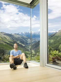 Zmianom kolorystyki podłogi można zapobiec w podobny sposób, jak chronimy skórę przed nadmierną opalenizną