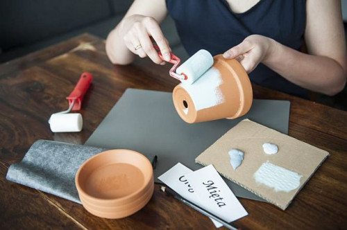 Malujemy ją wybranym kolorem farby