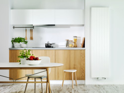 Pionowy grzejnik w kuchni