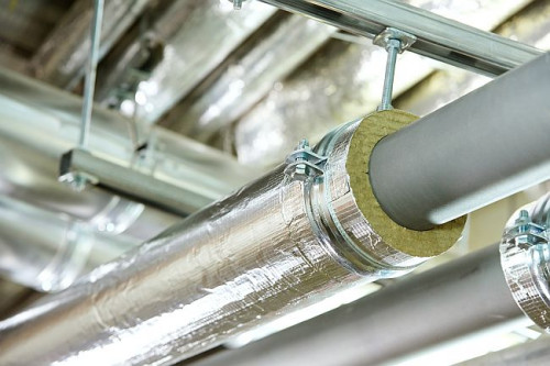 Wybór odpowiedniej izolacji termicznej wpływa na stopień efektywności energetycznej i bezpieczeństwo budynku