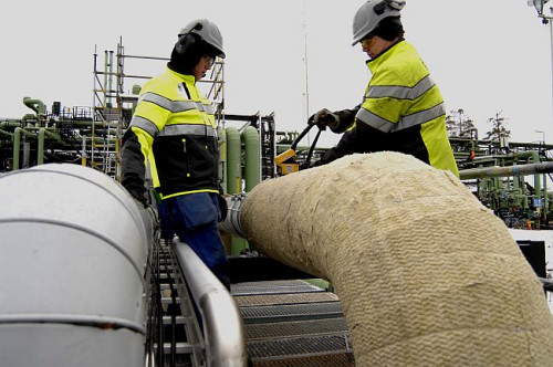 Wysokie temperatury towarzyszące wytwarzaniu energii czy procesom przemysłowym wymagają od projektantów i inżynierów instalacji szczególnej uwagi przy doborze izolacji