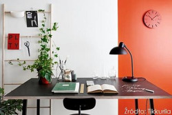 Żywiołowa aranżacja utrzymana w kolorach przyrody sprzyjać będzie pracy wykonywanej w domowym biurze