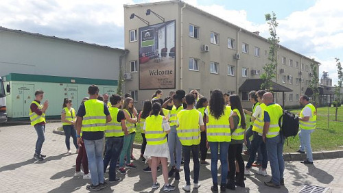 Baltic Wood, producent trójwarstwowych podłóg drewnianych, gościł młodych uczestników piątej edycji projektu wymiany zagranicznej Erasmus+ "Youth to Business Enterprise"