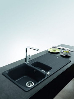 Powierzchnia zlewozmywaków Franke Antea zabezpieczona jest technologią Sanitized, ograniczającą rozwój bakterii