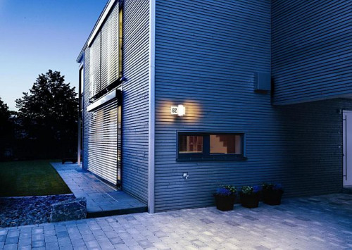 Wybieramy je, chroniąc posesję, oszczędzając energię w budynku i dla własnego komfortu