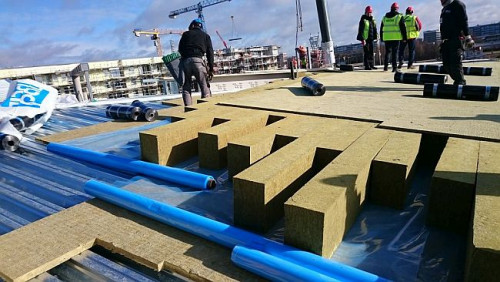 Izolację dachu płaskiego wykonać można praktycznie o każdej porze roku