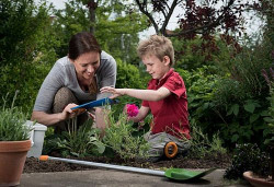 Rodzina narzędzi MyFirst Fiskars została zaprojektowana z myślą o najmłodszych ogrodnikach