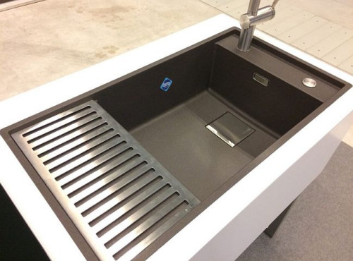 Długa i intensywna eksploatacja zlewozmywaka FSG 211 Frames by Franke możliwa jest dzięki zabezpieczeniu powierzchni powłoką Sanitized®