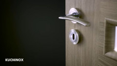Kuchinox: montaż klamki na rozecie