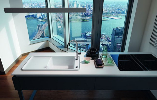 Prostokątną formę zlewozmywaka zagospodarowuje przestronna komora