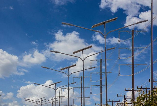 Oprawy drogowe odpowiadają za 13% całkowitego jej zużycia na oświetlenie w całej Polsce