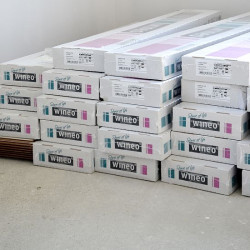 Przed przystąpieniem do montażu paneli laminowanych należy przeprowadzić ich aklimatyzację w pomieszczeniu