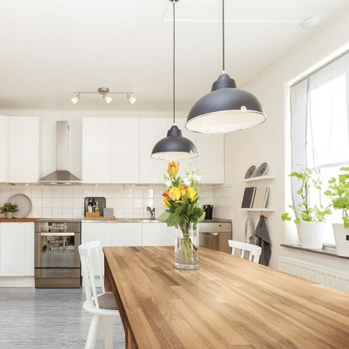 Olej zabezpiecza powierzchnię roboczą przed zawilgoceniem, a pokryte nim blaty łatwo poddają się miejscowej renowacji