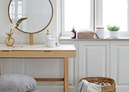 Meble oraz przedmioty codziennego użytku zostały zaprojektowane w taki sposób, by przenieść do wnętrza domu elegancję luksusowych hoteli