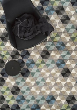 Linie Design oferuje unikalne wzornictwo, które dobrze sprawdza się zarówno w industrialnych wnętrzach, jak i bardzo eleganckich aranżacjach