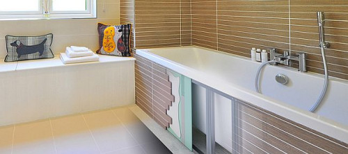 Wkręt typu Flat Head jest więc jednym z wielu drobnych usprawnień, które mogą pomóc w poprawieniu jakości prac