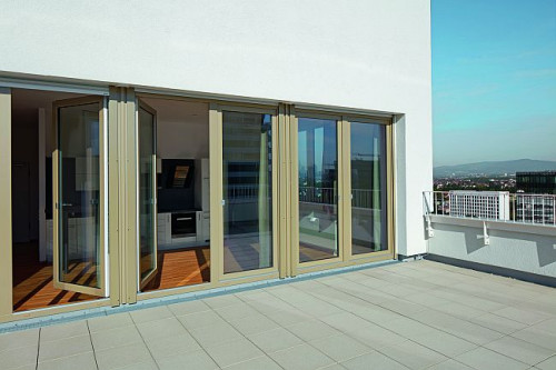    Od zewnątrz okna mają ekskluzywny, metaliczny wygląd Fot. Schüco