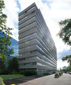 Budynek z lat 70. przed renowacją Fot. Schüco