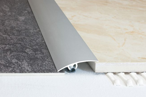 Profile dylatacyjne A 74, A 75 pozwalają zniwelować nierówności podłoża i estetycznie połączyć najróżniejsze materiały podłogowe