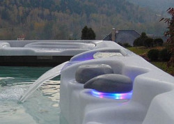 Napełnianie i opróżnianie spa najlepiej wykonać za pomocą węża ogrodowego