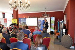 W trakcie szkolenia, w którym uczestniczyli odbiorcy sieci Gamart oddział Dębica